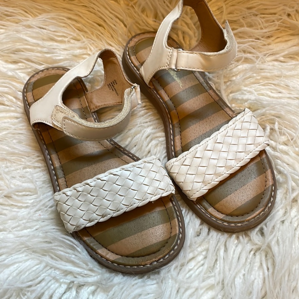 Hanna Andersson white sandals sz 2